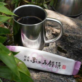 隊長さんからコーヒーと
みよっさんからはぶどう饅頭😋
ありがとうございます🙏