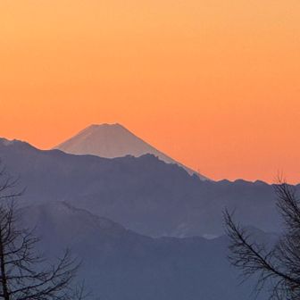 車坂峠からスタート。
幻想的な富士見の写真が撮れた。