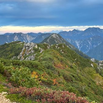 本日の目的地⛰️唐沢岳が真ん中に