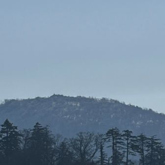 今日の目的地が見えます。まだまだ遠い