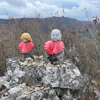 釈迦ヶ岳と言うだけあって、お地蔵さんがおられます