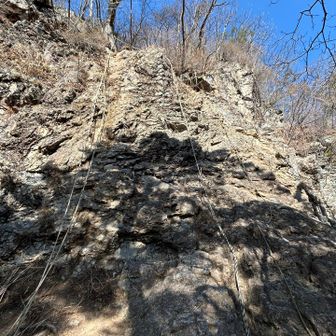 2番目のロープ場、ここは一番右寄りが登りやすいです