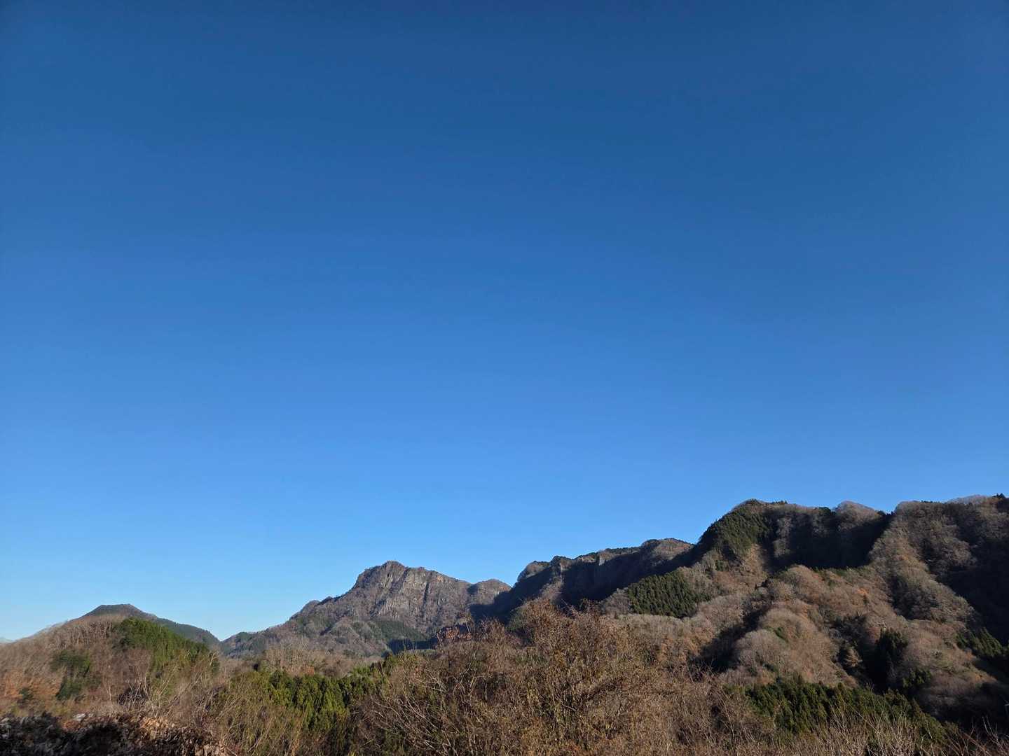 つつじヶ丘駐車場から。
快晴☀️
今日も奥久慈男体山が美しい✨