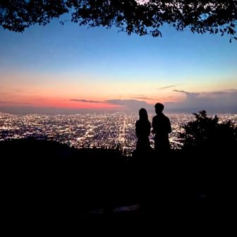 素敵なおふたり📷
外国から来られてここまで‥⛰️🌙☺️

この綺麗な夜景をぜひ動画で🎬
Instagram⬇️
https://www.instagram.com/reel/DclF7OLSRu0/?igsi=bWQxMXVmbG84czRq