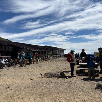 山小屋休憩広場
