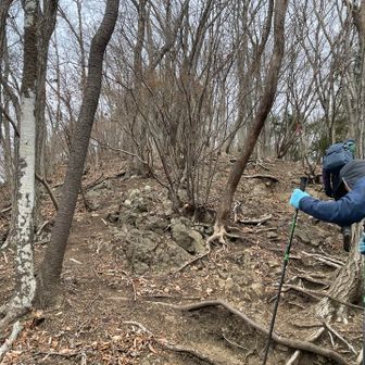 天狗峠を後にして、四ッ又山のピーク①に向かいます！