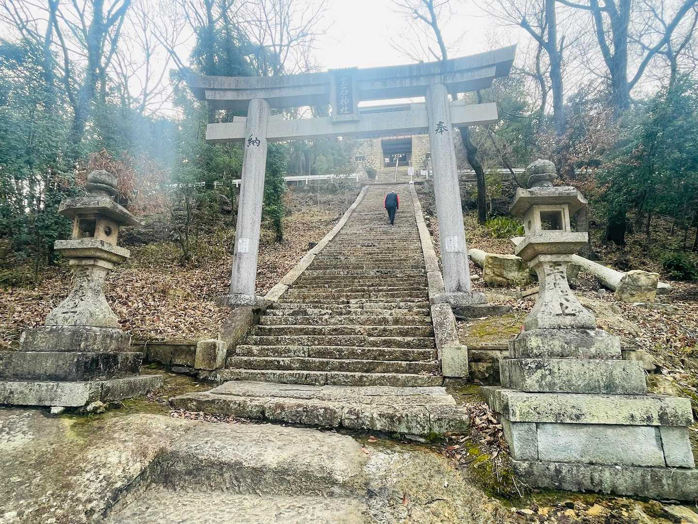 生石神社に戻ってきました🥾
鳥居の向こうに漂う静かな気配が、旅の終わりをやさしく包みます⛩️