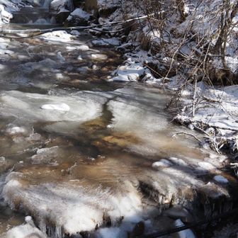 沢も凍るほどの寒さ。