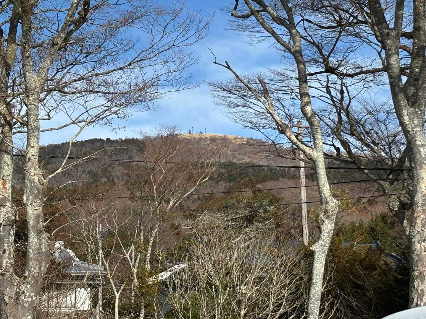 無事下山👍
駐車場から、あそこがさっきまでいた大平山かな♫