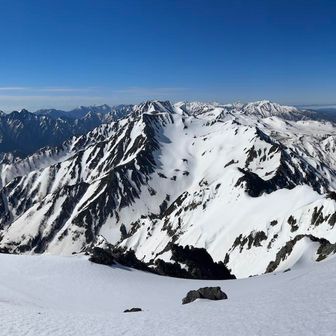 夏は2,999の剱岳、今は❄️3,000mの剱岳