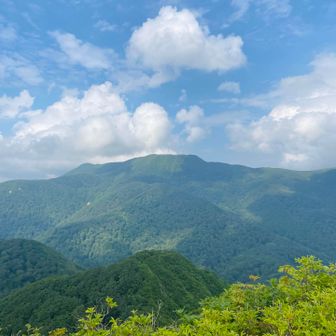 先ほど登頂した船形山がここからだとかなり遠くに感じます。
お疲れ様でした。