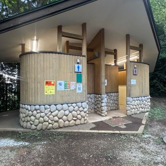 中段のトイレ