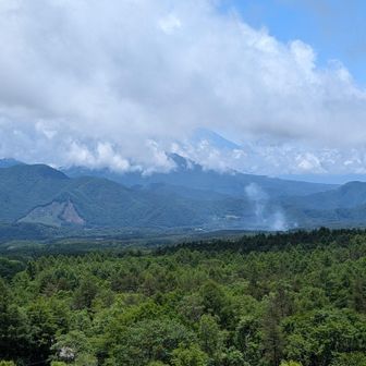 富士山🗻の裾野見えて来たから後に山頂でしばらく待ってみました。