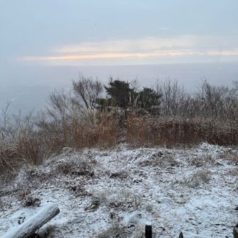 雲の切れ目が僅かに