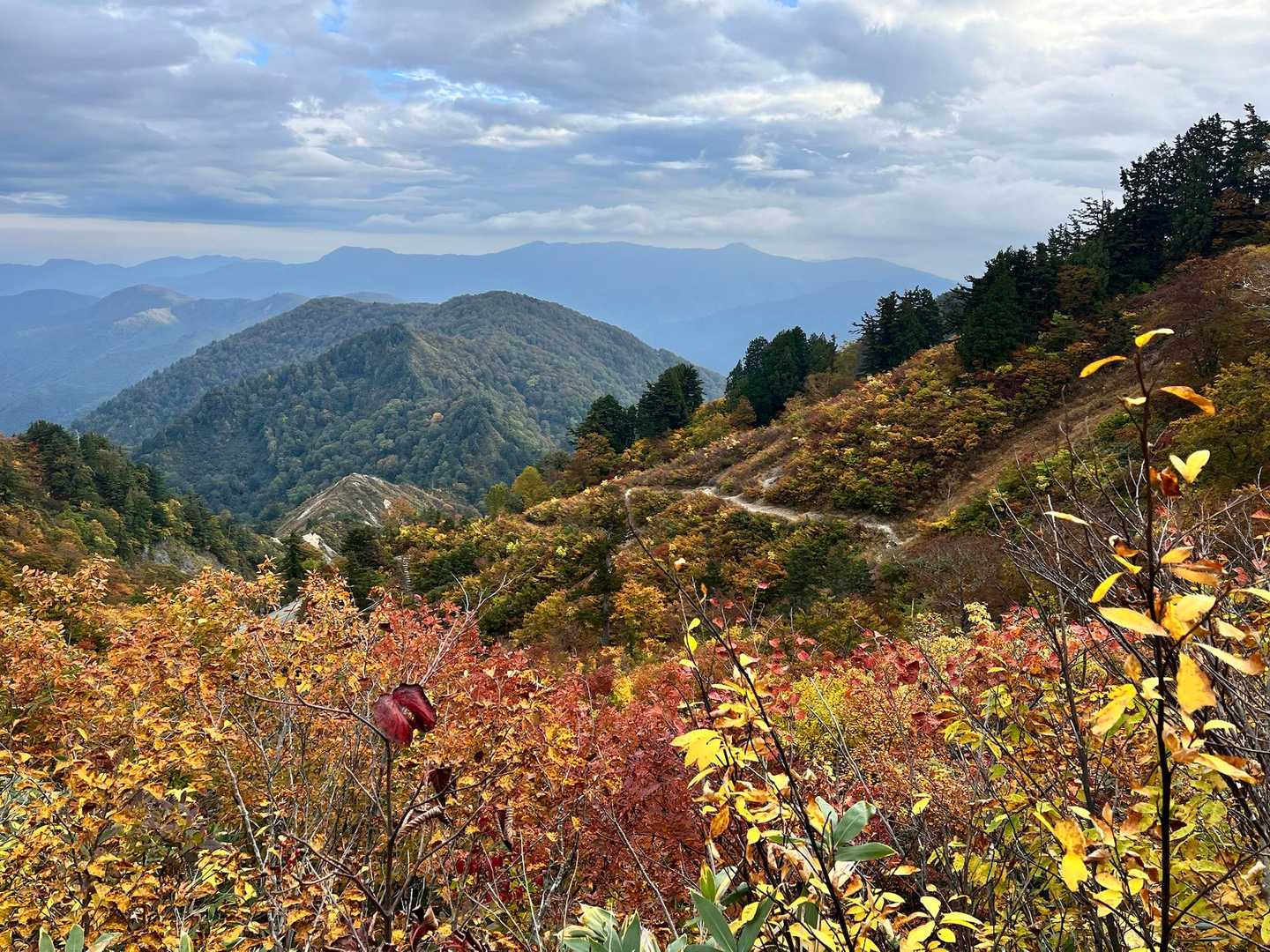 三方岩岳-馬狩荘司山-野谷荘司山 往復コースの写真