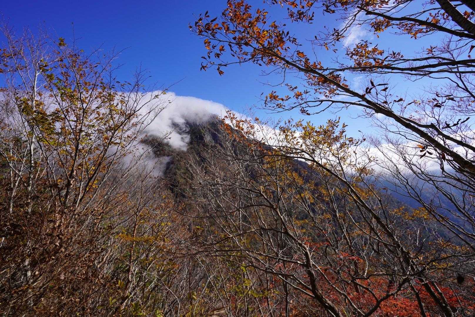 雲が流れ落ちゆう