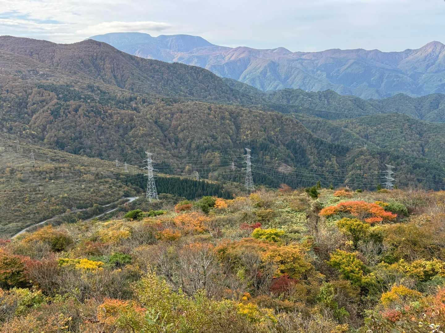 ちょっと登ると蔵王熊野岳も見えてきた