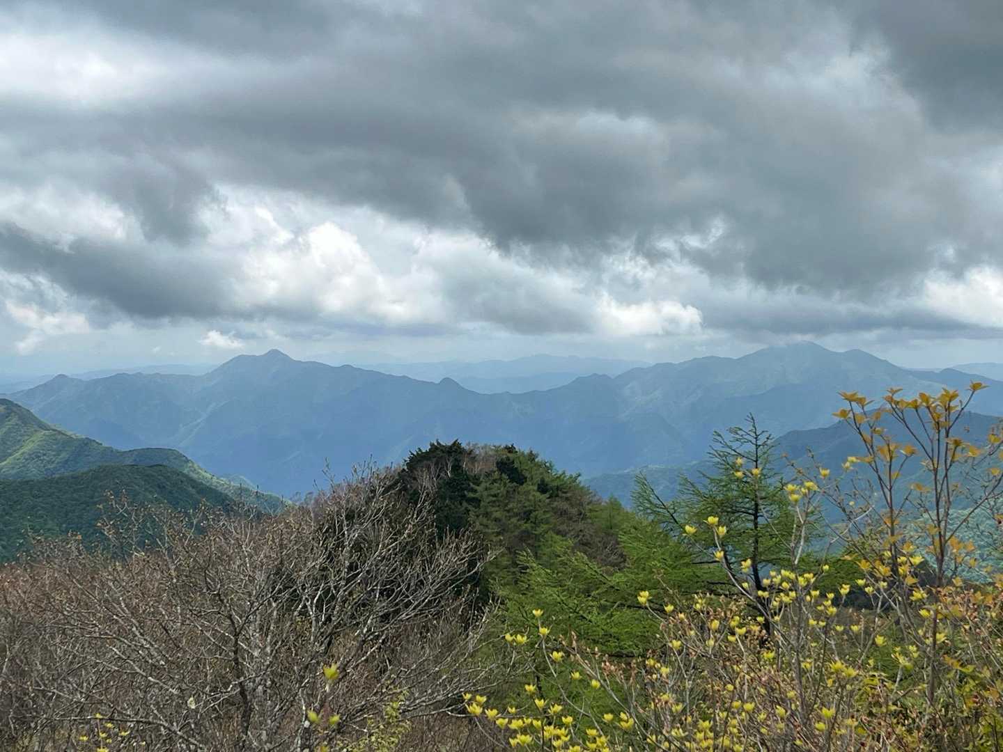 雲が多めだが眺望あり