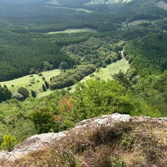 熊本県の神原登山口からの道を見ながら