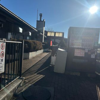 吸い殻入れとジュースと空き缶入れ
完璧な組み合わせ
オシャレなお店で楽しむ時間も余裕もない