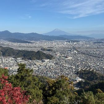 朝鮮岩山頂からの景色
富士山の雪が寂しくなってきてます…