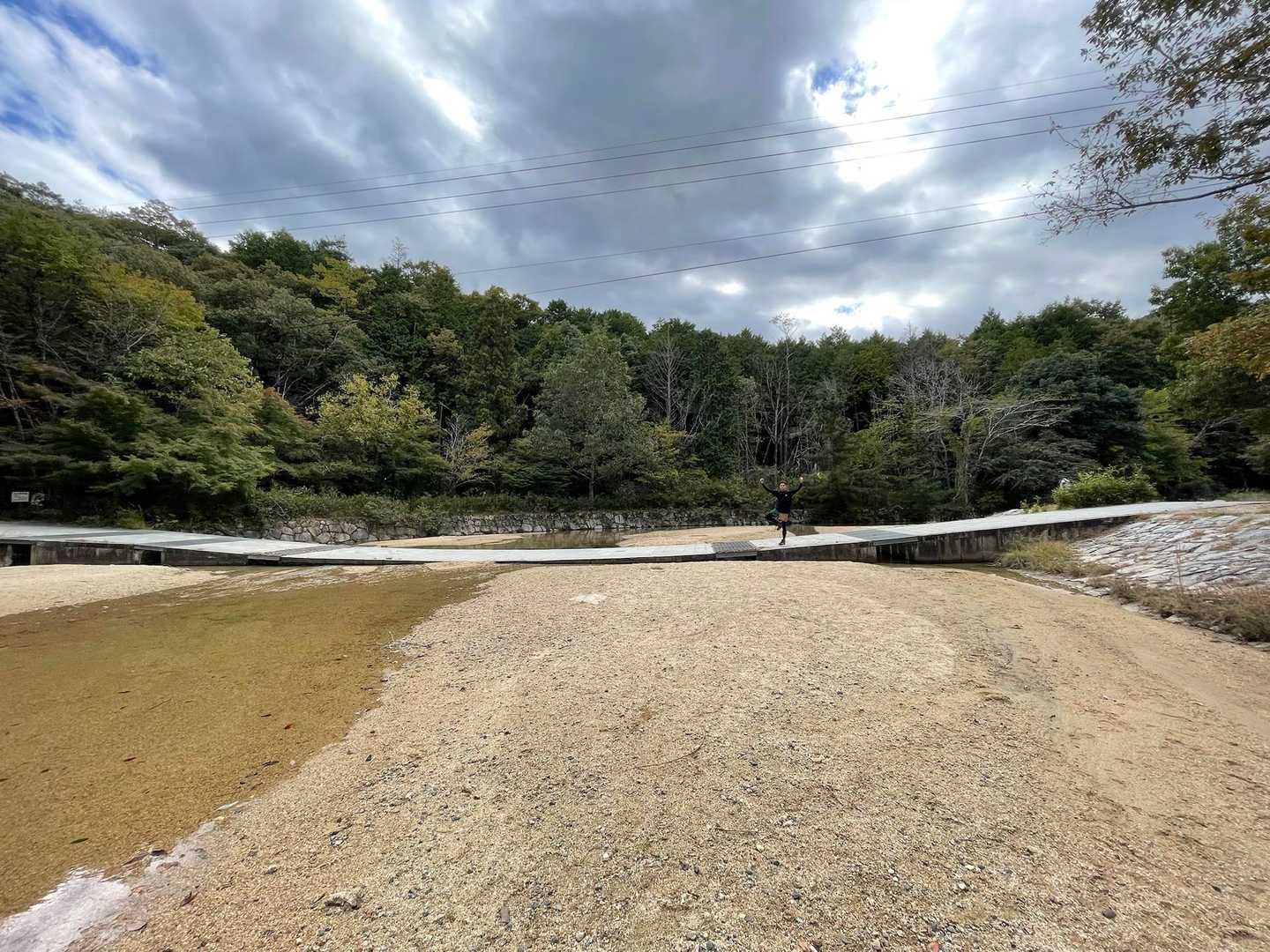 横から見たらこんなん

よーわからんけどw

なんやかんやで
金勝アルプス、めっちゃ楽しかった👍