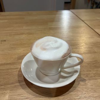 身体が冷えたのであったかいものを。
ホットチョコレートをオーダーしました。