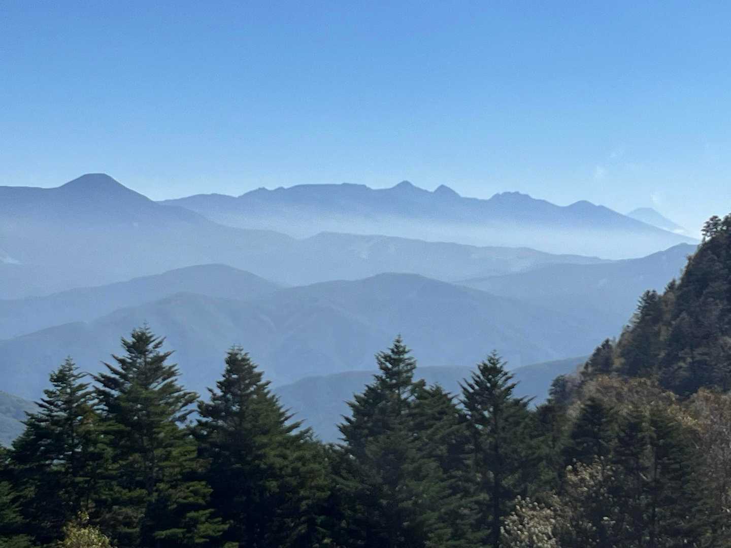 右遠くに富士山🗻