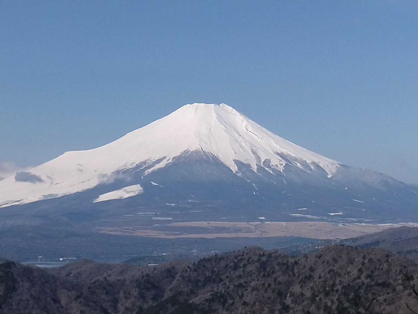 もう一度、広域で。(笑)
手前には山中湖。