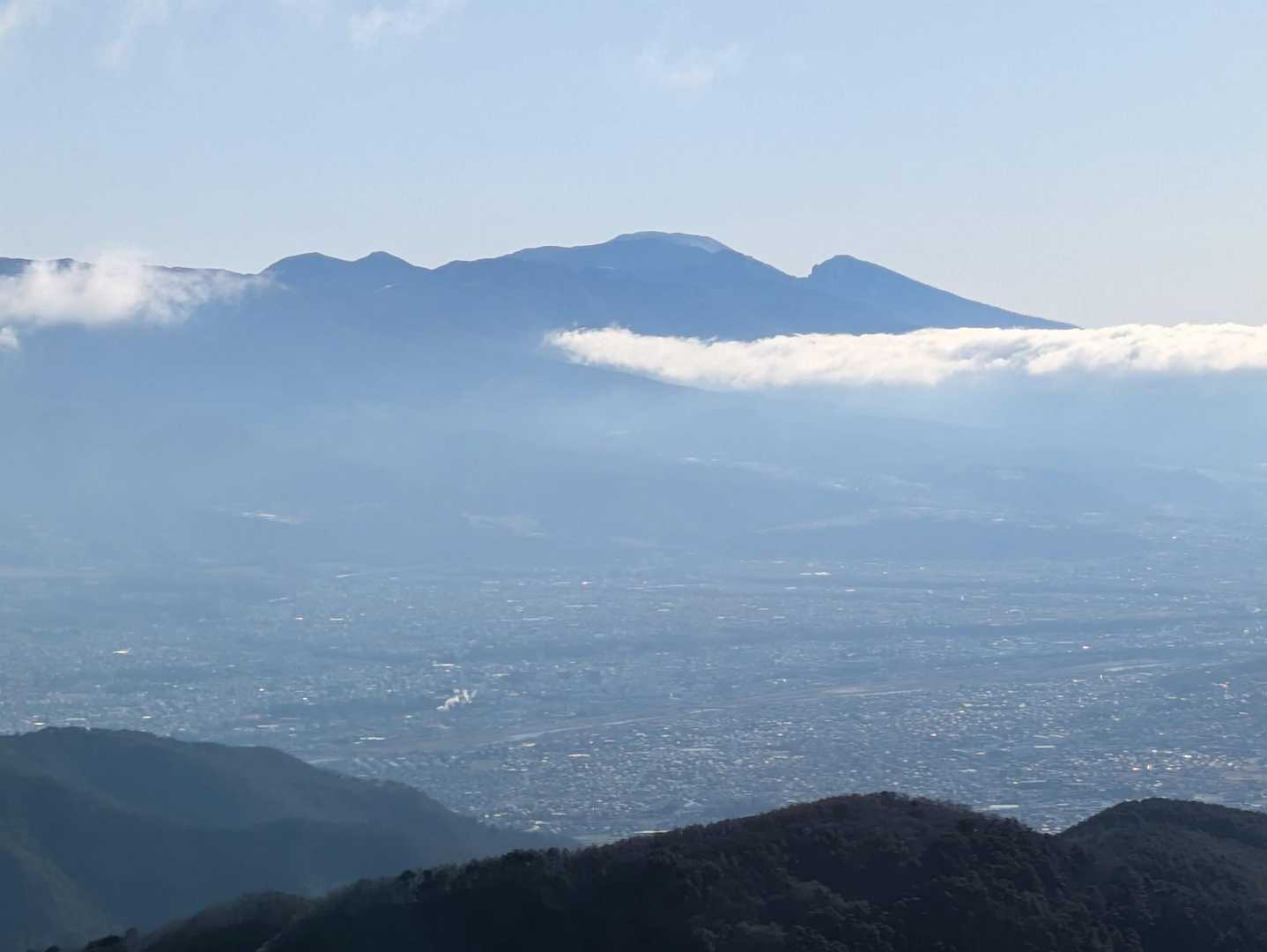 浅間山方面です。高峰山、剣ヶ峰