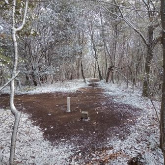 鍛冶山山頂
山頂一周する道で北から回り込んで・・