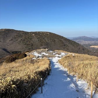 下山も日差しが暑いぐらい
風が強い所もあったが、お日様が暖かかった