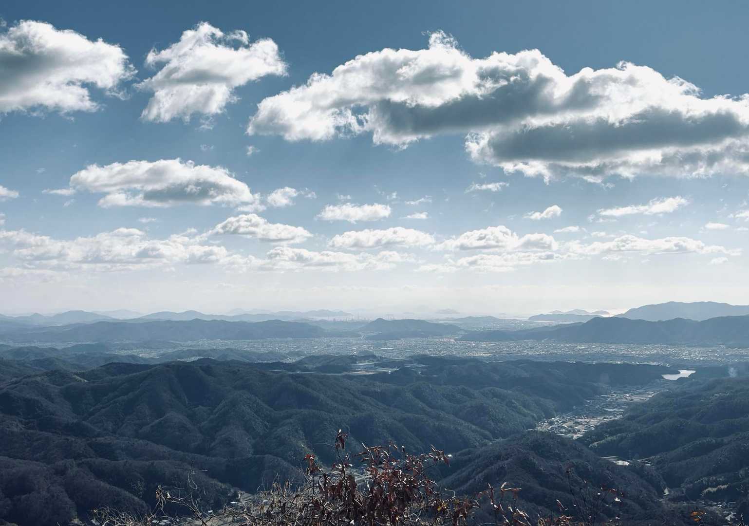 展望広場✨
備後富士って言われるだけあって
遠くまで見通せます✨
ここでランチにします(*´꒳`*)