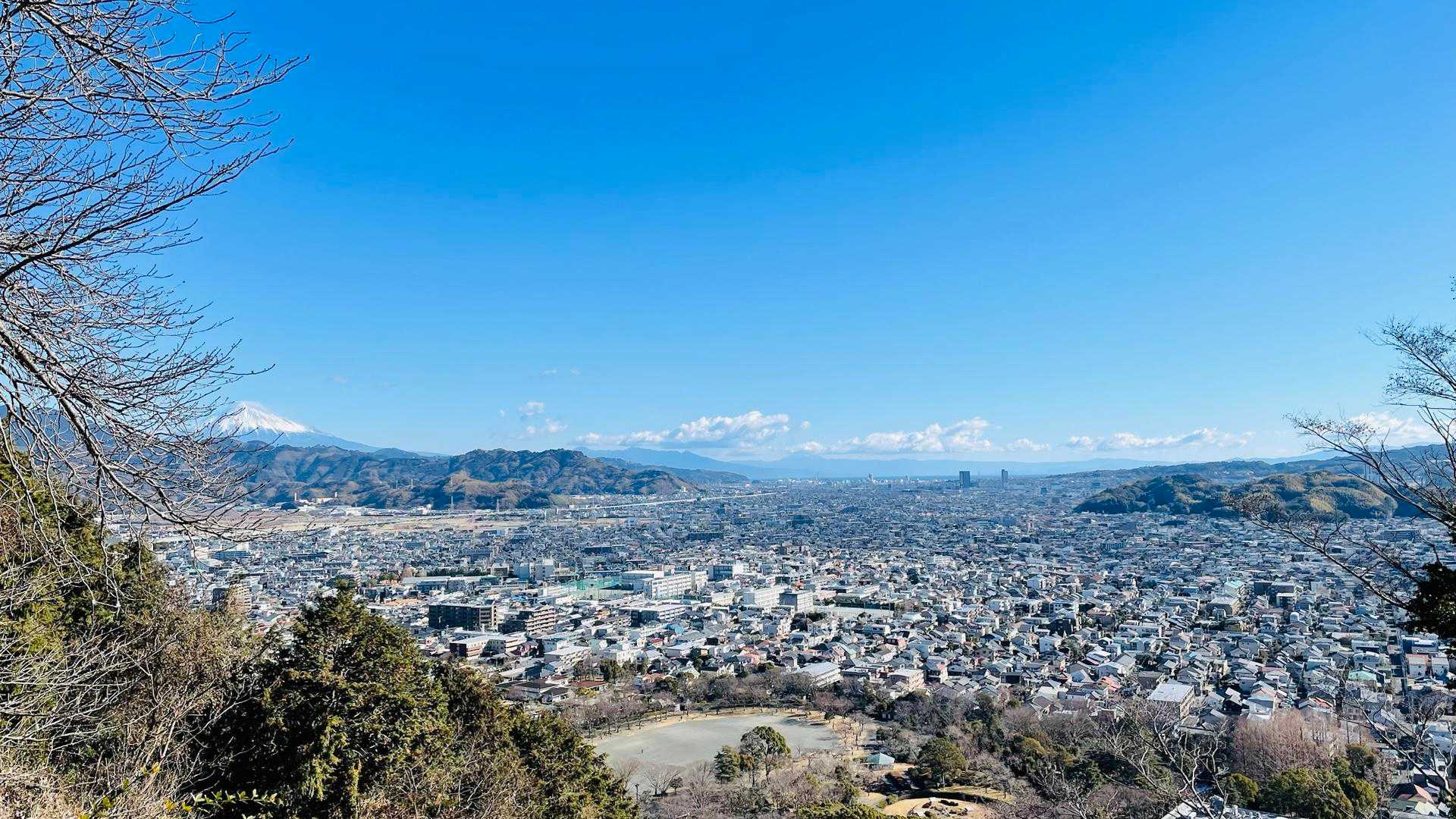 同じような構図だけど何枚も撮っちゃう✨
フジサマ、駿河湾、方向的に清水の街かな。