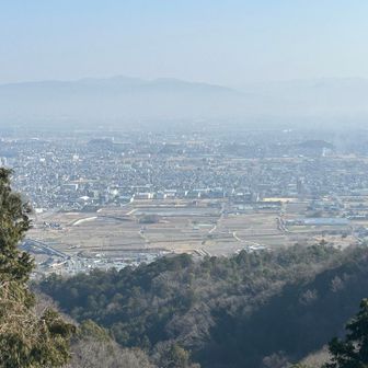 三輪山方向の眺めです👀
かなり霞んでますが…😅