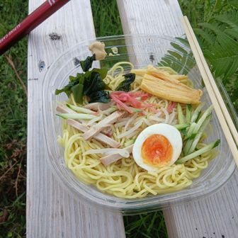 ここで飯　まもなく17時だが昼飯なのか？