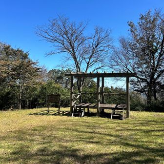 見晴らしの丘
なお、前の木や植物で見晴らせません