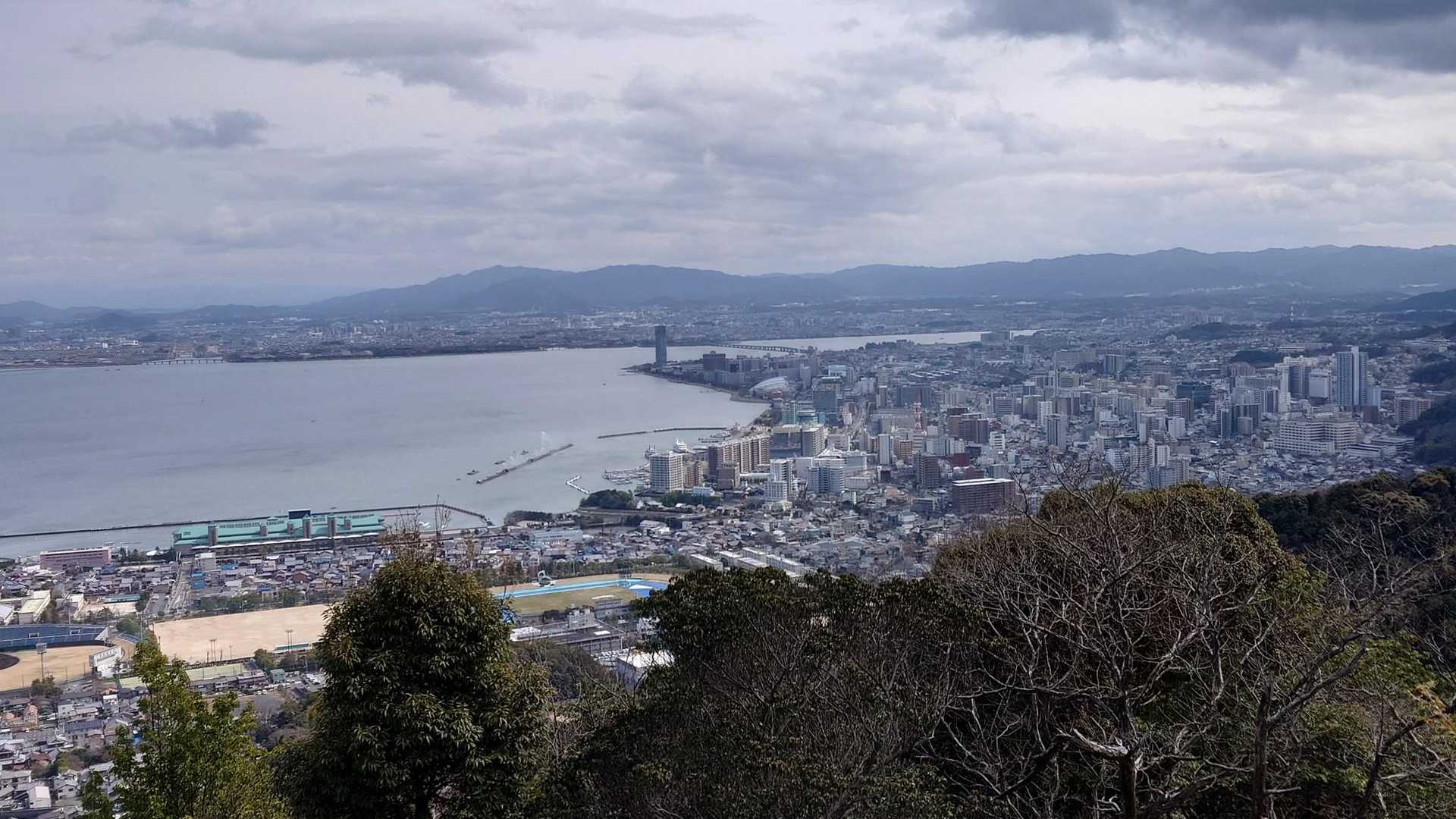 標高330mの長等山テラスに到着🫶

琵琶湖と大津市街地の眺望が素晴らしいですね①