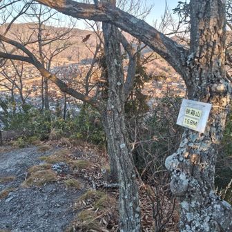 万灯山登頂　　特に北側から西側にかけての国分寺町辺りがよく見えます
