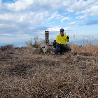 坊岩から登り直し、本日２度目の郡岳山頂でポーズ
