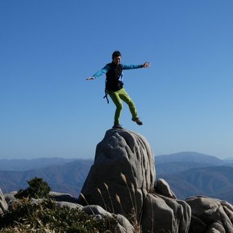後輩KSは、片足上げたバランスポーズ😊