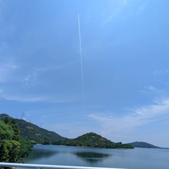 飛行機雲と一ツ山