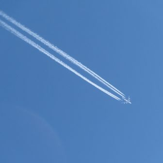 上を見たら飛行機雲
･･･!