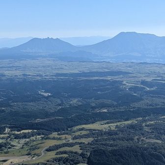 久住高原の向こうには阿蘇の大パノラマ