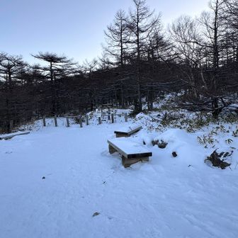 登山口
ここでチェンスパとストック準備