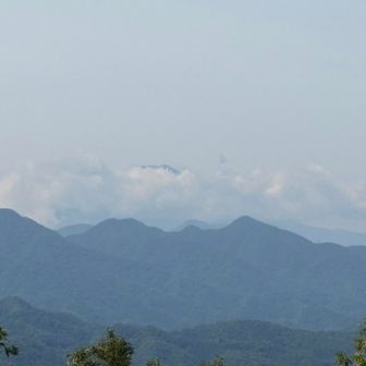 うーん富士山ほんの少し。ふもとではもう少し見えてたのに