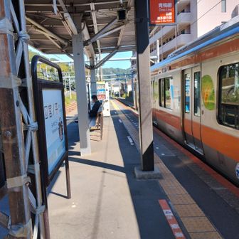 ゴールの宮ノ平駅。

決して長いコースではないのだが、寝不足にはなかなかこたえた。

途中、登山道で昼寝しようかとも思ったが、それは普通に不自然だ。

眠るなら、やはり家の布団の中で。

そういうわけで、布団を求めて我が家へ。

「お前何しに来とんねん！」という感じだが、のっけから疲労感が強いのはやはりキツイ。

やはり、運動前は体を整えなければ、十分なパフォーマンスは出せないね。

意図せず、軽い修行となった気がした一日だった。

お疲れさまでした。