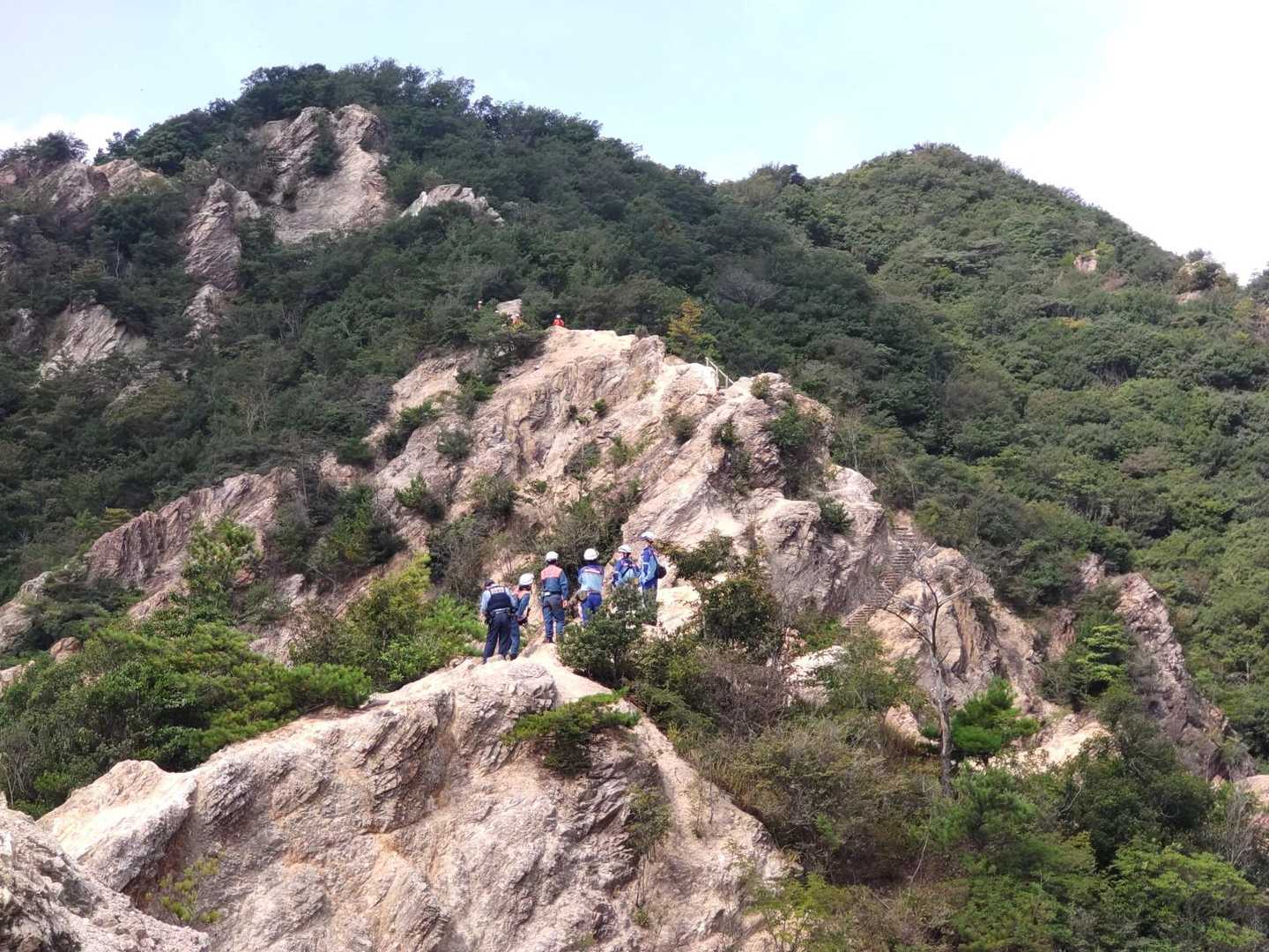 陸上からも消防、救急、警察の方が総勢20名ほど来ました‼️