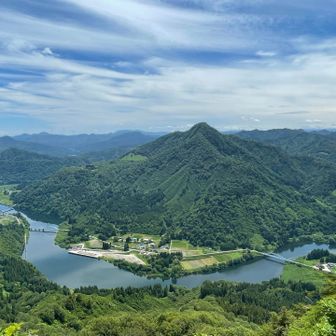 見たかった景色です。いい天気、栃木に戻ったら雨でした😅
鼻毛から登って周回コースで下ります。鎖場では皇海山は下りてからオッケーですて言うんだよとかやってました。