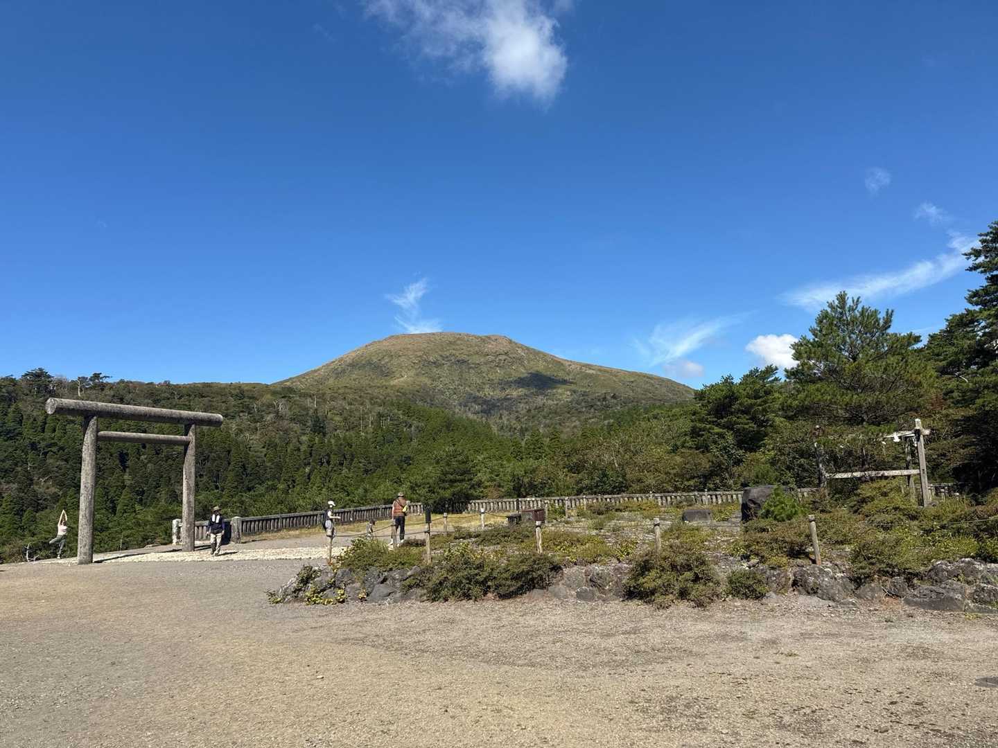 高千穂峰 | 雄大な火山の絶景と天孫降臨伝説を訪ねる人気コースの写真
